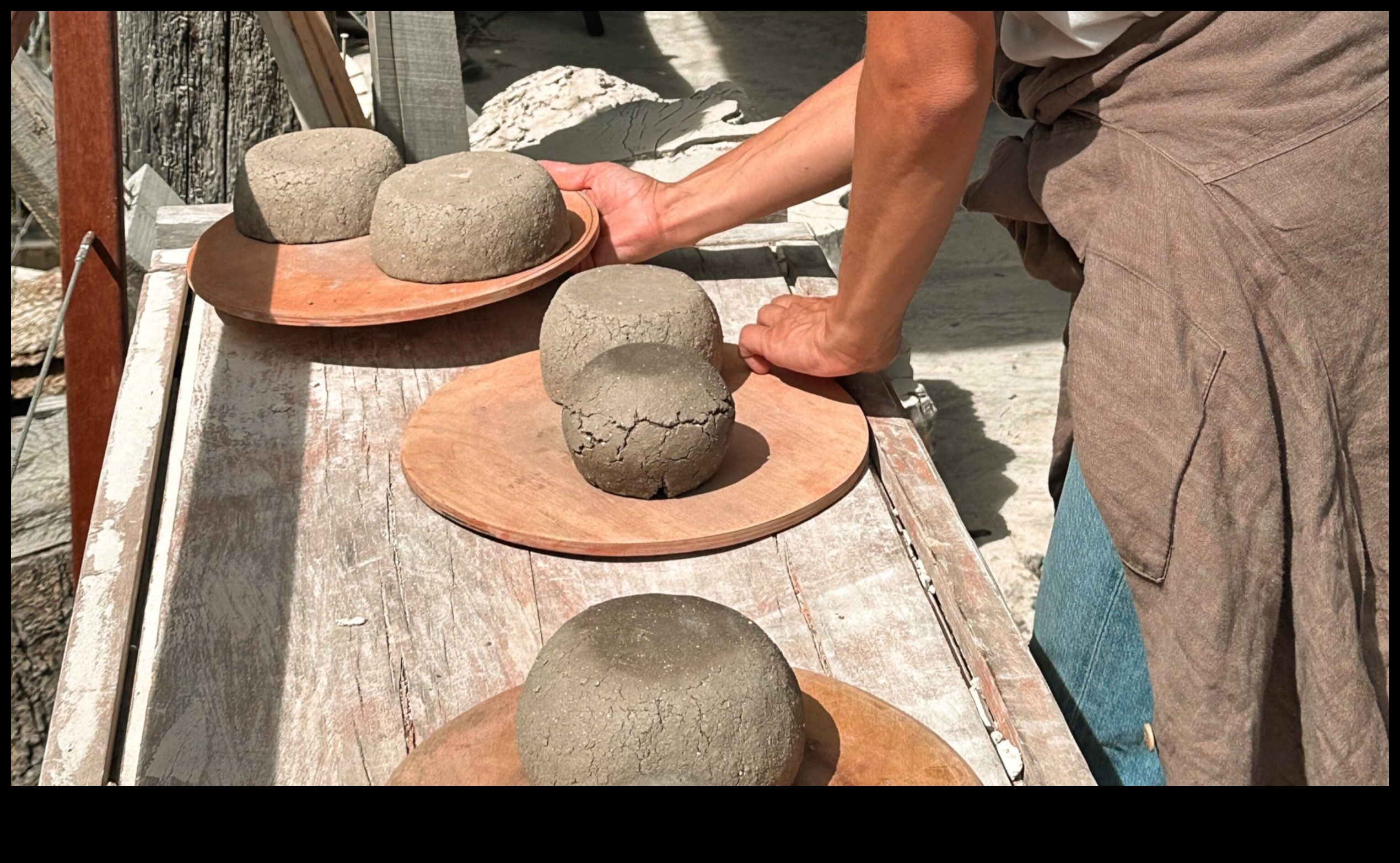 Τεχνικές κεραμικής τέχνης Ένας οδηγός για αρχάριους 4 Τεχνικές Χειροτεχνίας για την Κεραμική Τέχνη: Από τη Γλυπτική στην Υαλοποίηση