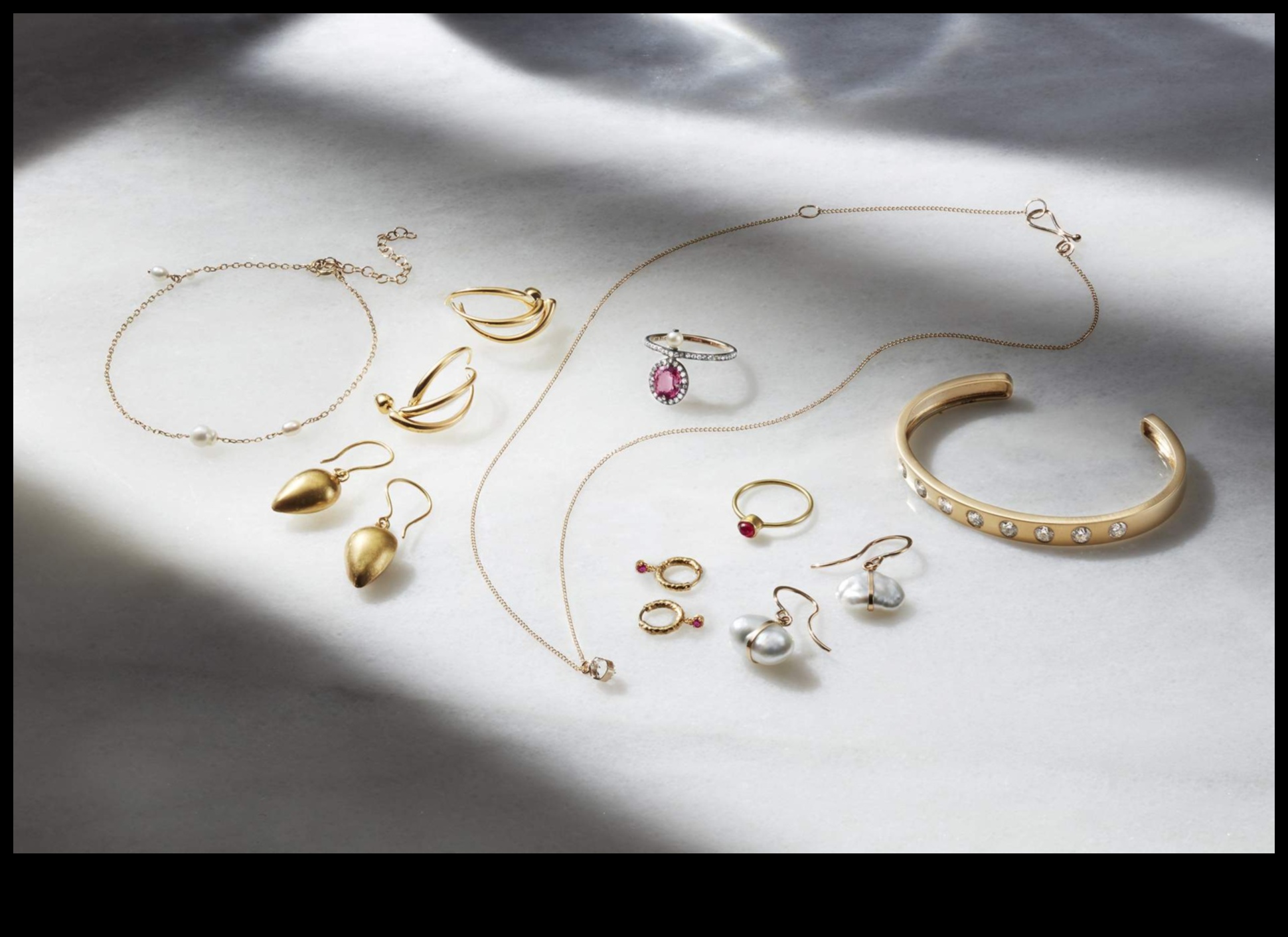 Upcycled Fashion Jewelry Μια βιώσιμη επιλογή 5 DIY Crafts και Upcycled Fashion: Creating Wearable Art