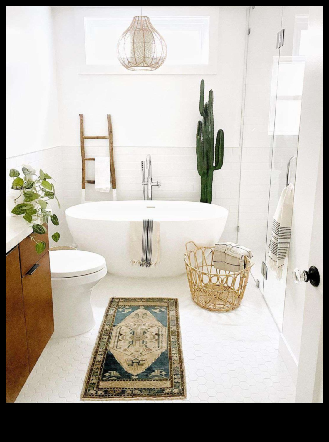 Boho Chic διακόσμηση μπάνιου για μικρούς χώρους 1 Ποιες είναι μερικές ιδέες διακόσμησης μπάνιου Bohemian για τη μεγιστοποίηση ενός μικρού χώρου;