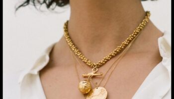 DIY Crafts και Upcycled Fashion: Creating Wearable Art