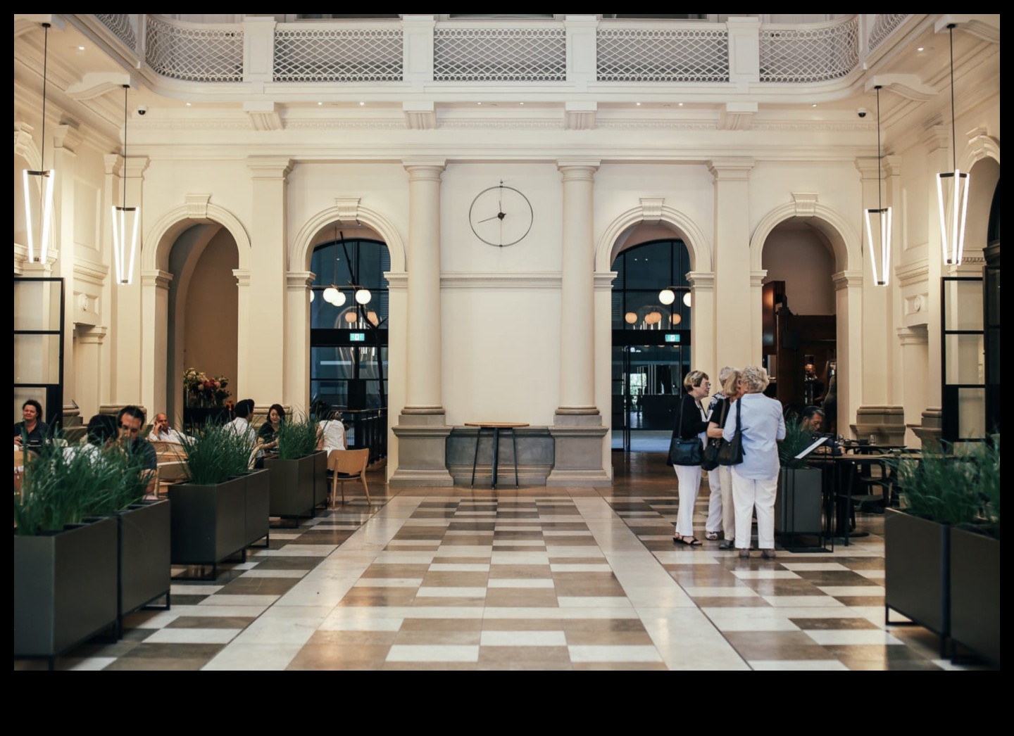 Εσωτερική διακόσμηση Η τέχνη της δημιουργίας ενός φιλόξενου χώρου 1 Απελευθερώστε τον εσωτερικό σας σχεδιαστή: Κατακτήστε τις έννοιες της διακόσμησης