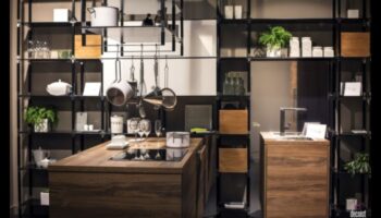 Ιδέες Industrial Chic διακόσμησης κουζίνας με ανοιχτά ράφια